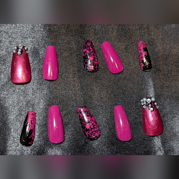 Pink, Pearl, Rhinestone & Black Custom Press On Monster High Nails - Draculara - Picture 1 of 6